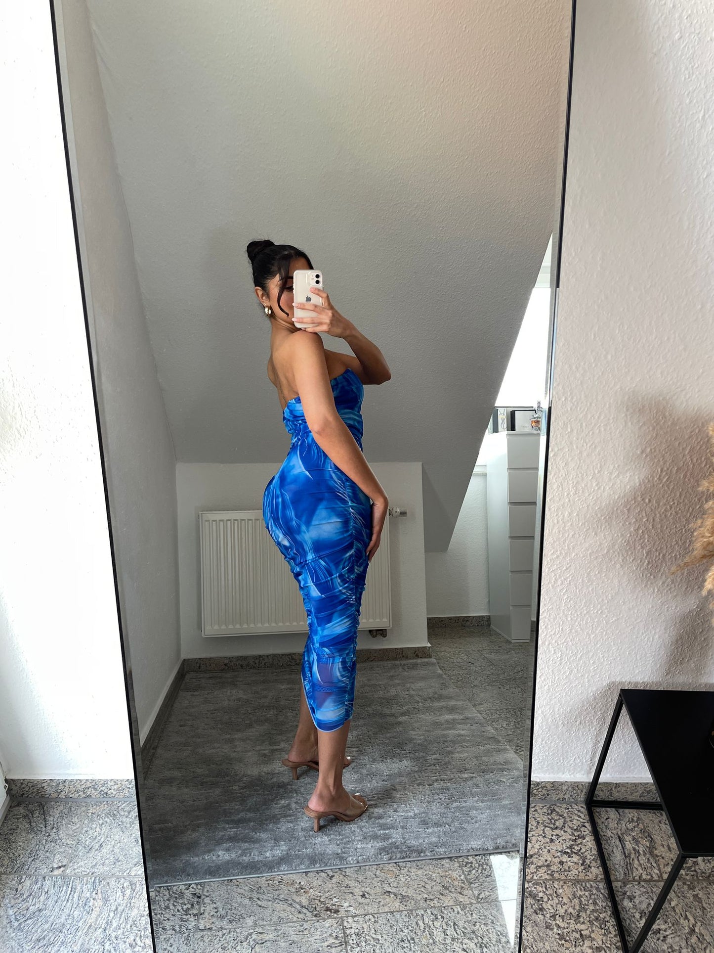 Trägerloses Tüllkleid