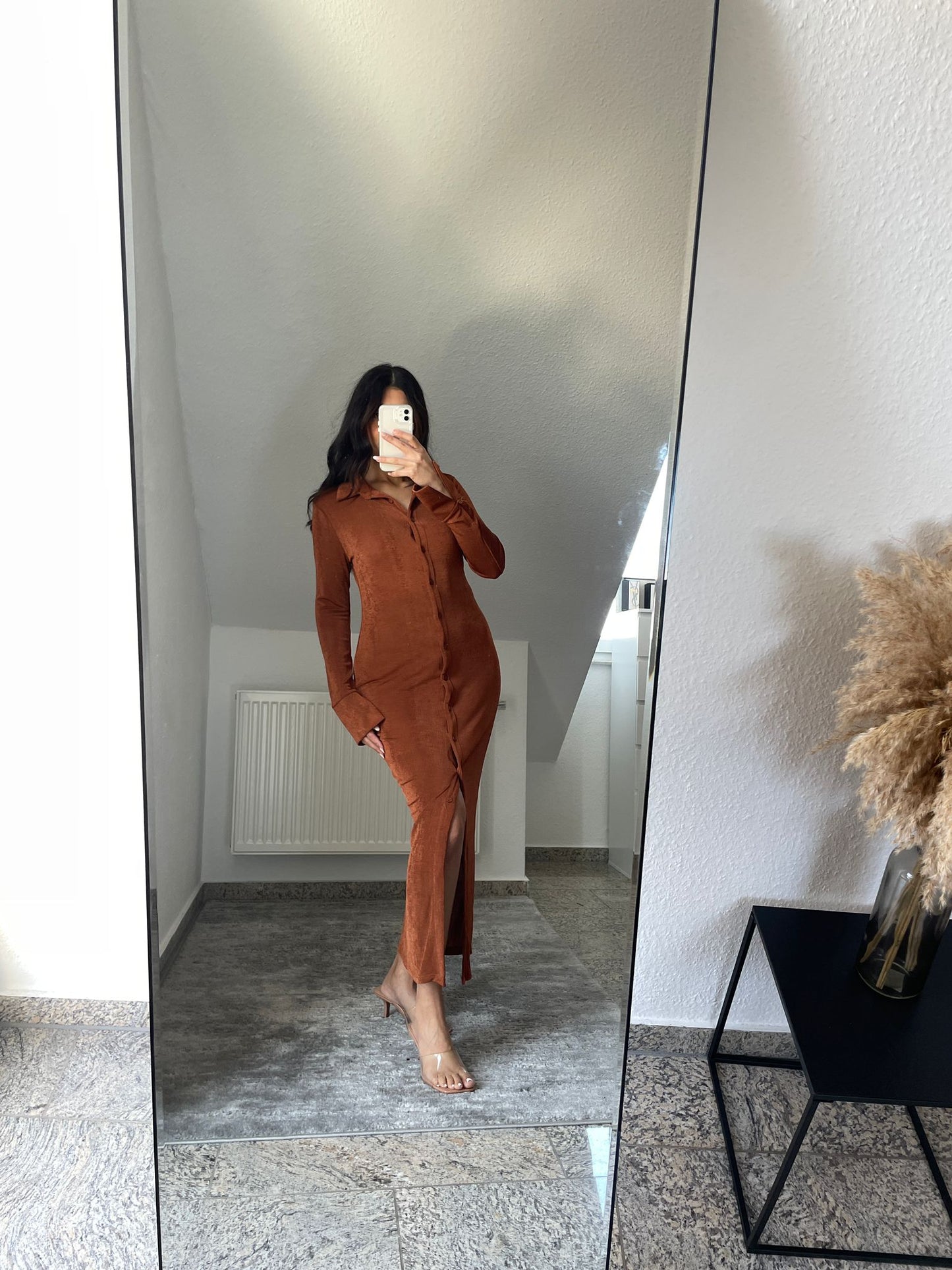 Braunes Kleid mit Knöpfe