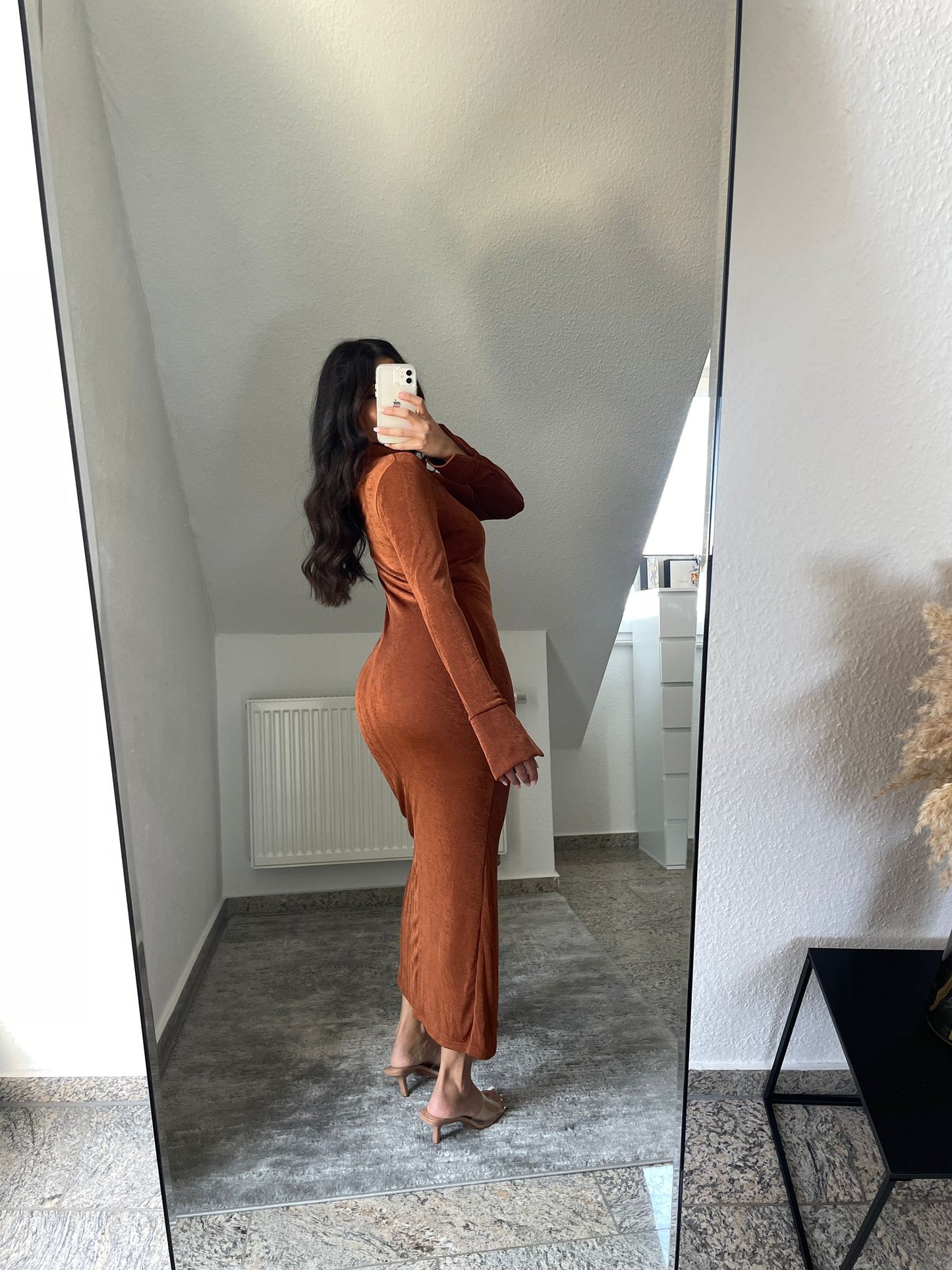 Braunes Kleid mit Knöpfe