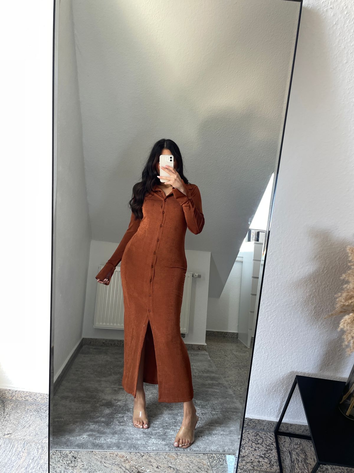 Braunes Kleid mit Knöpfe