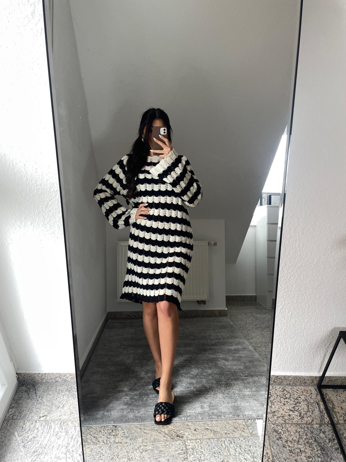 Gestreiftes Strickkleid