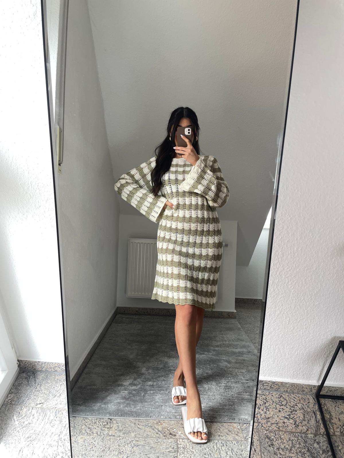 Gestreiftes Strickkleid